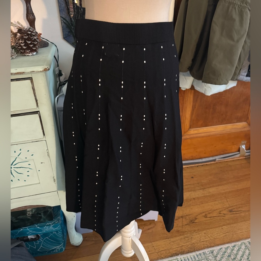H&M Elegant Black Knit Skirt M White Polka Dot Knee Length VGUC Elastic Waist